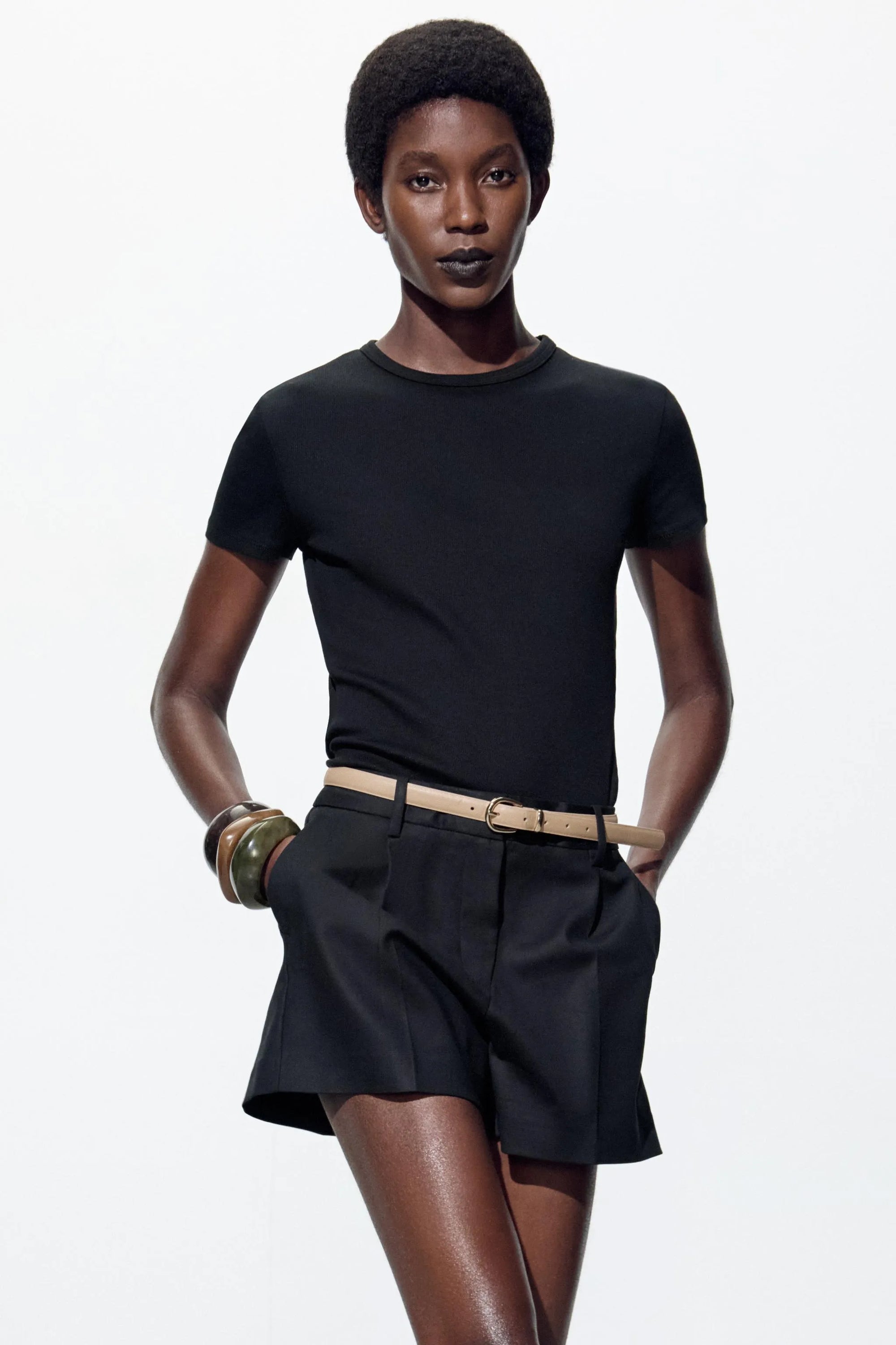 Darted bermuda shorts with belt