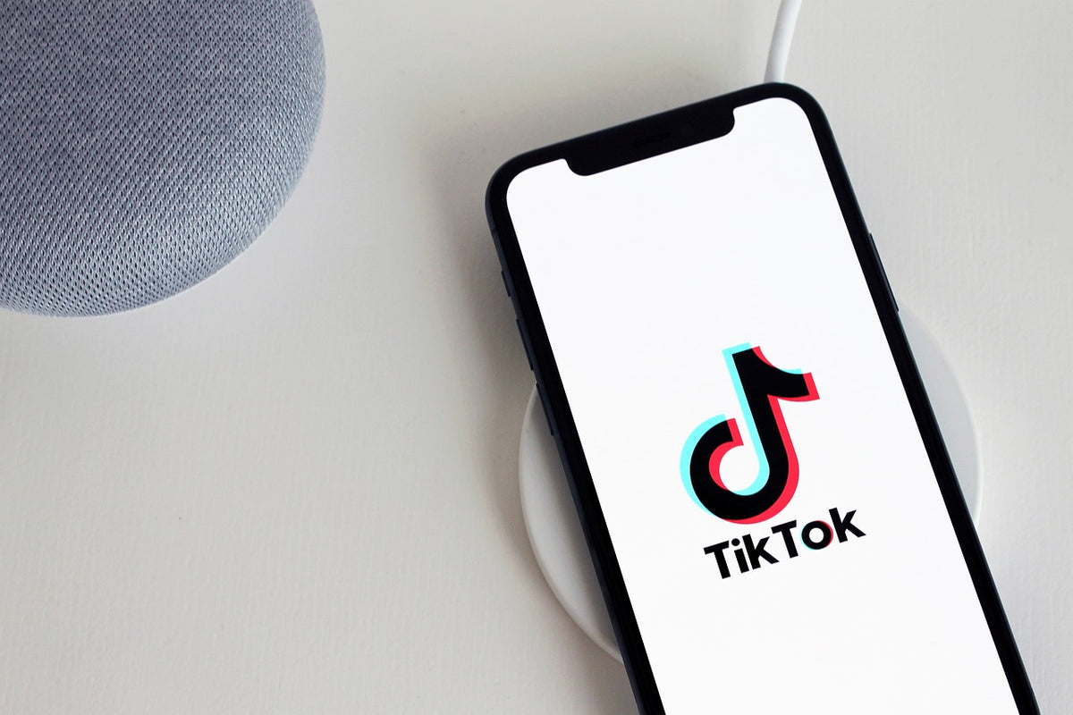 Trio 3-in-1 Charging Stand